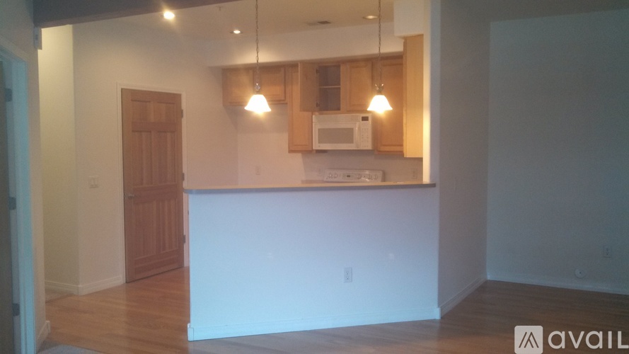 5220 Boardwalk Drive 2 Beds Condo for Rent - Photo gallery 3