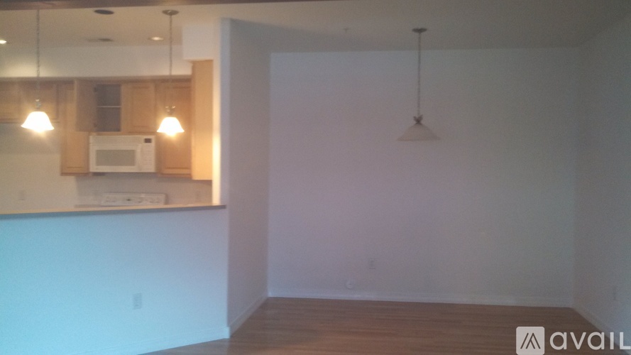 5220 Boardwalk Drive 2 Beds Condo for Rent - Photo gallery 4