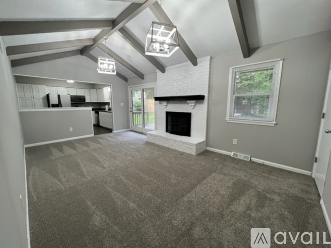 2010 Northeast 4th Street 4 Beds Single Family Home for Rent - Photo gallery 3