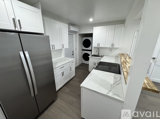565 Northeast 32nd Street 1 Apartment for Rent - Photo gallery 1