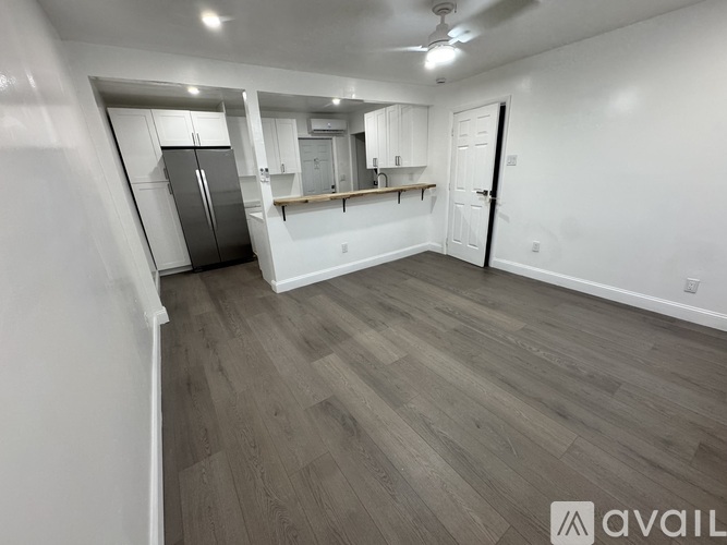 565 Northeast 32nd Street 1 Apartment for Rent - Photo gallery 3