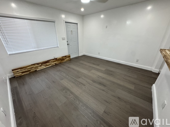 565 Northeast 32nd Street 1 Apartment for Rent - Photo gallery 4