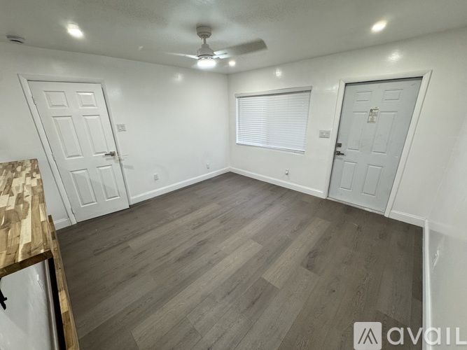 565 Northeast 32nd Street 1 Apartment for Rent - Photo gallery 5