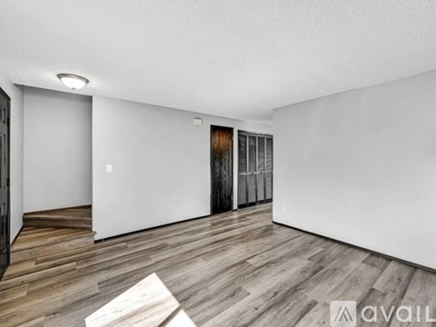 912 Algona Boulevard North 2 Beds Apartment for Rent