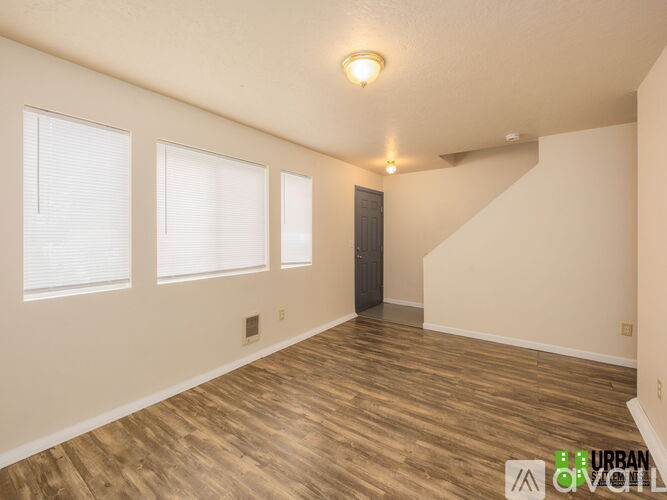 3216 E 29th Ave 3 Beds Single Family Home for Rent - Photo gallery 3