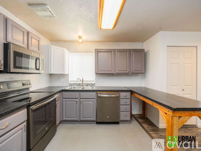 3216 E 29th Ave 3 Beds Single Family Home for Rent - Photo gallery 5