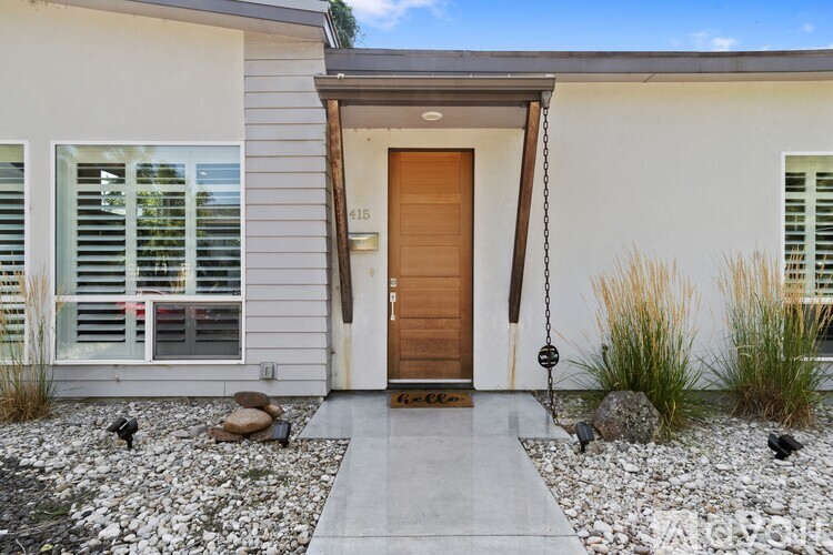 415 S Jackson St 1 Single Family Home for Rent - Photo gallery 2