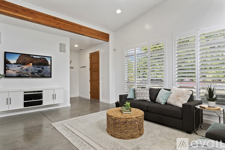 415 S Jackson St 1 Single Family Home for Rent - Photo gallery 5