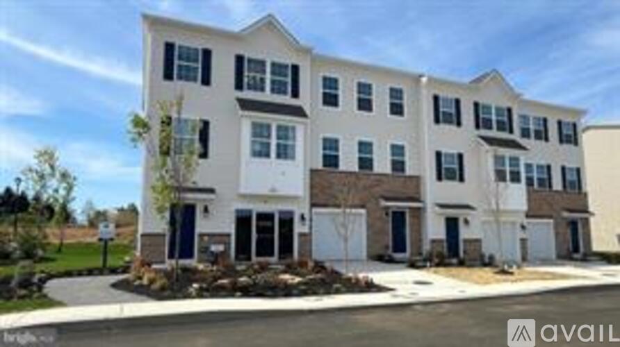 8216 Alexander Court 3 Beds Townhouse for Rent - Photo gallery 1