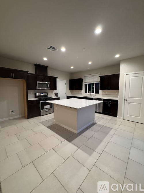 4049 North Contessa Avenue 3 Beds Single Family Home for Rent - Photo gallery 3