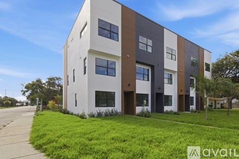 375 13Th St N 3 Beds Apartment for Rent