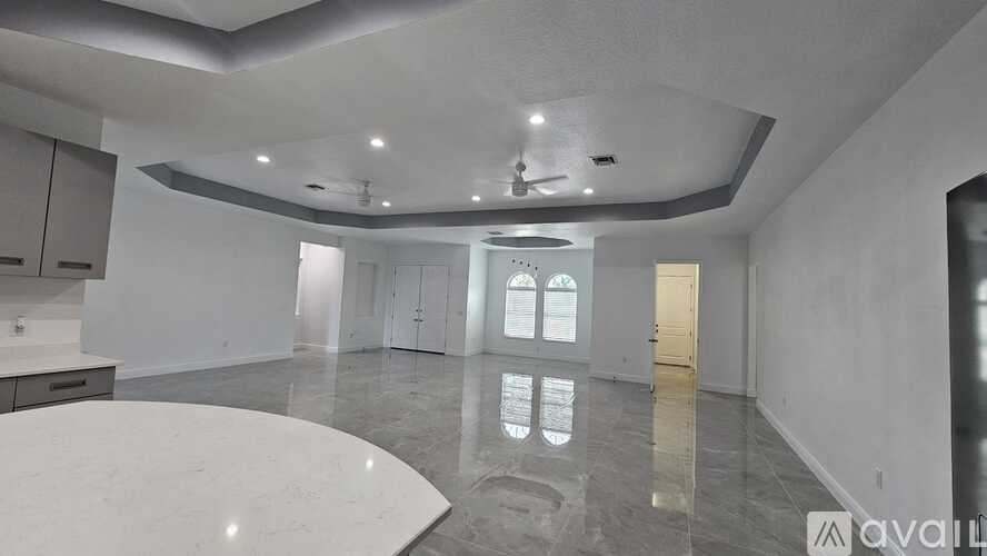 1711 Southeast Airoso Boulevard 4 Beds Single Family Home for Rent - Photo gallery 4