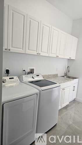 1711 Southeast Airoso Boulevard 4 Beds Single Family Home for Rent - Photo gallery 5