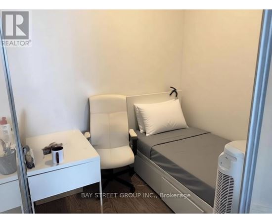 1812 - 770 BAY STREET 3 Beds Apartment, Condo, Home for Rent - Photo gallery 4