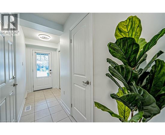 22 ARLINGTON Crescent Unit# 22 3 Beds Condo, Home, Townhouse for Rent - Photo gallery 5