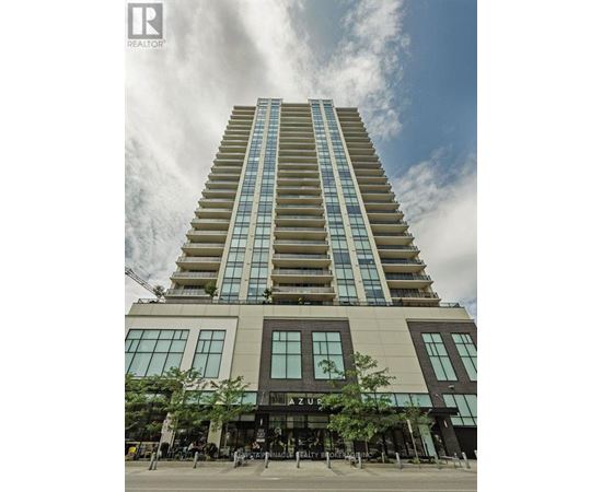 A tall building with a sign that says "Club" on it.