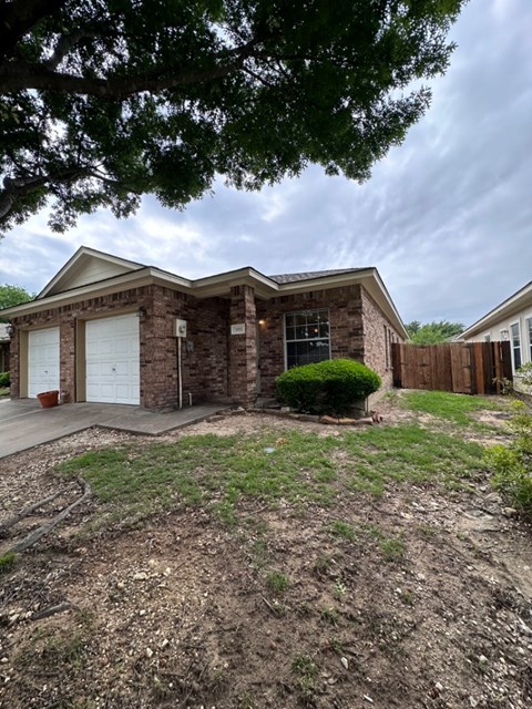 W Sierra Vista 3 Beds Apartment for Rent