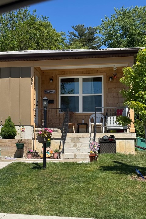 454 College Avenue 2 Beds Apartment for Rent