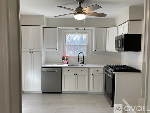 162 Railroad Avenue 3 Beds Apartment for Rent