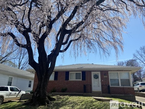 7336 Lansdowne Avenue 3 Beds Apartment for Rent