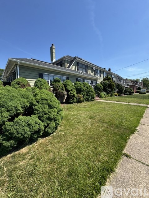 725 Westfield Ave 3 Beds Apartment for Rent