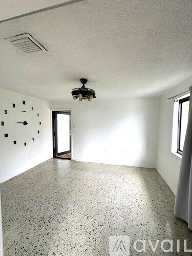 430 NW 9Th Ave 2 Beds Apartment for Rent