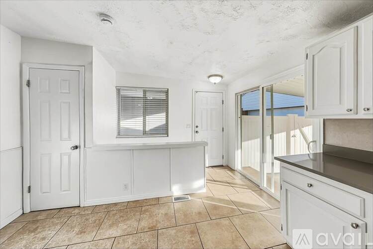 3597 S 6505 W 3 Beds Single Family Home for Rent - Photo gallery 3