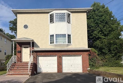 Walnut Street 3 Beds Apartment for Rent