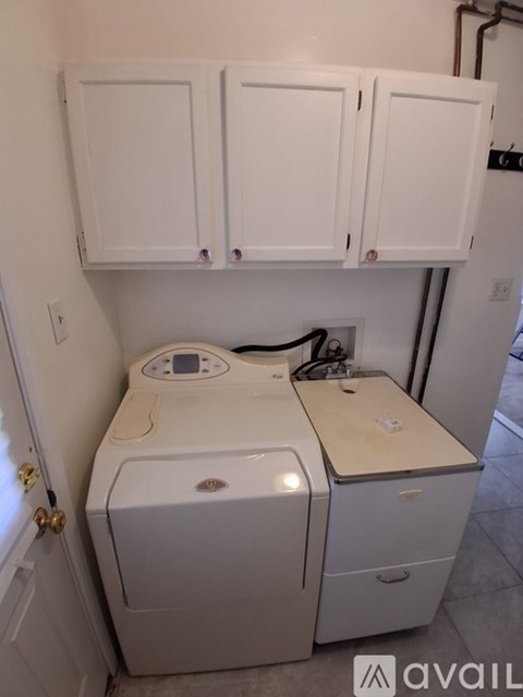 578 Kensington Avenue 2 Beds Apartment for Rent