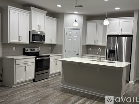 107 Monroe Ave 3 Beds Apartment for Rent