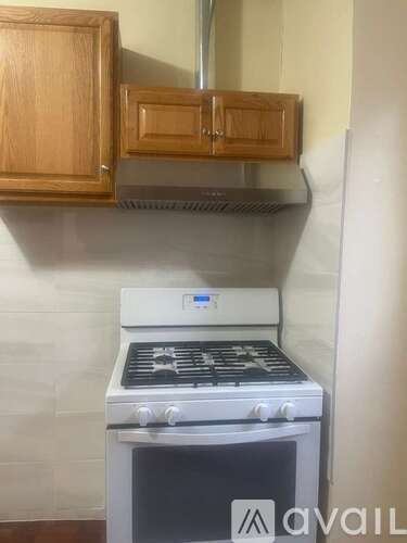 569 Osborn Street Fl 2 3 Beds Single Family Home for Rent - Photo gallery 1