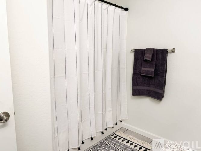 8503 East Leigh Drive 3 Beds Apartment for Rent - Photo gallery 3