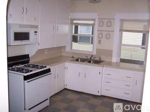 80 Pawtuxet Avenue 2 Beds Apartment for Rent