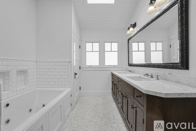 44 Sunset Ave 4 Beds Single Family Home for Rent - Photo gallery 3