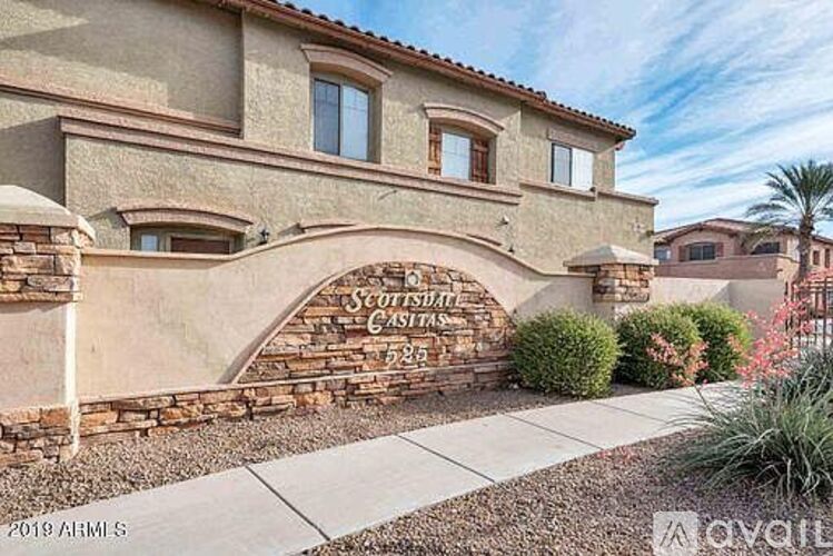 A building with a sign that says "Scottsdale Casitas" on it.