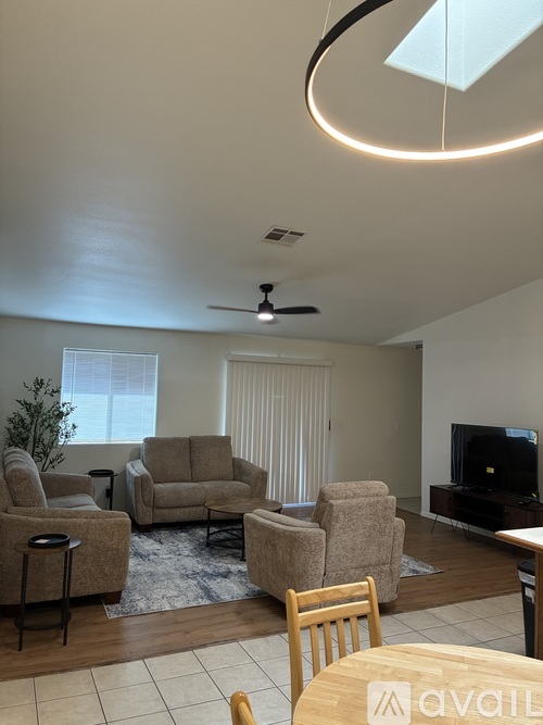 961 Astor Ave 2 Beds Townhouse for Rent - Photo gallery 4