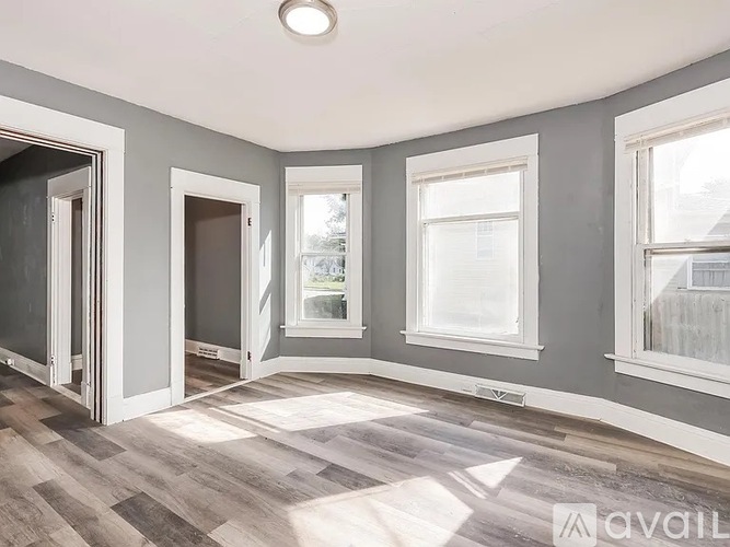 2105 Claussen St 4 Beds Single Family Home for Rent - Photo gallery 4
