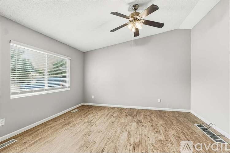 6100 81st Ave N 3 Beds Single Family Home for Rent - Photo gallery 1