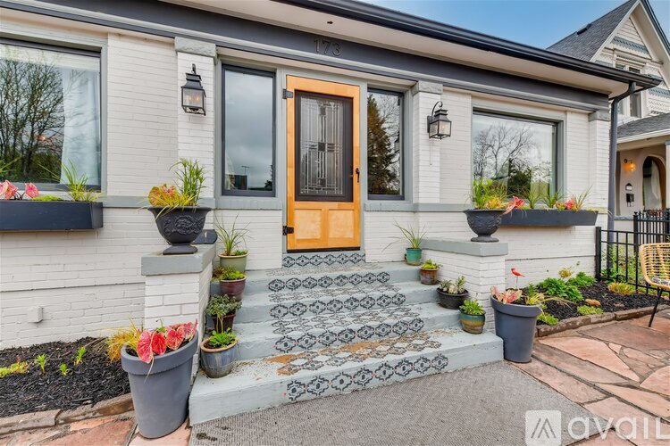 173 West Maple Avenue 2 Beds Apartment for Rent - Photo gallery 2