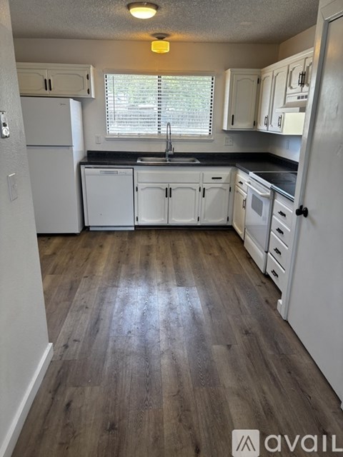 566 Garfield Dr 2 Beds Apartment for Rent