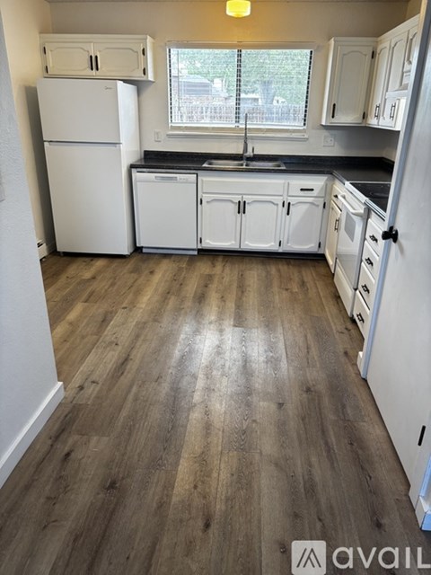 566 Garfield Dr 2 Beds Apartment for Rent