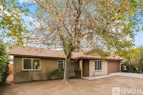 702 N Comanche Dr 3 Beds Apartment for Rent