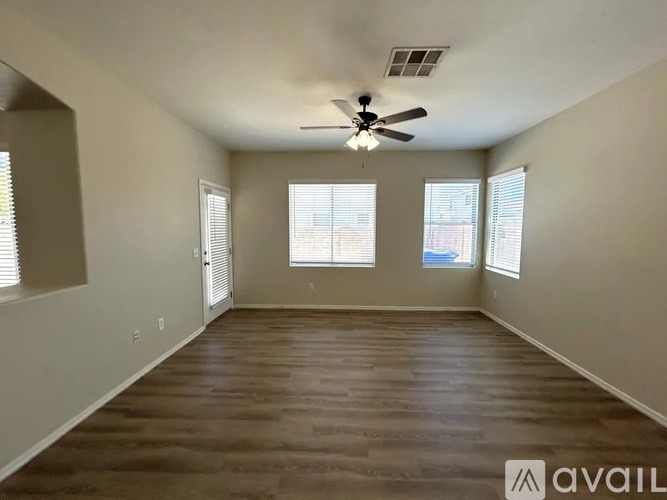 7422 S 40th Ln 3 Beds Single Family Home for Rent - Photo gallery 5