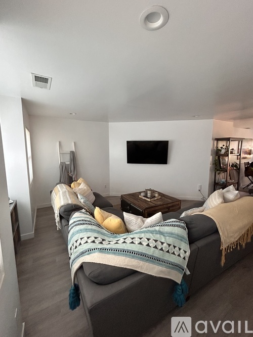 2660 Figueroa Boulevard 3 Beds Single Family Home for Rent - Photo gallery 3