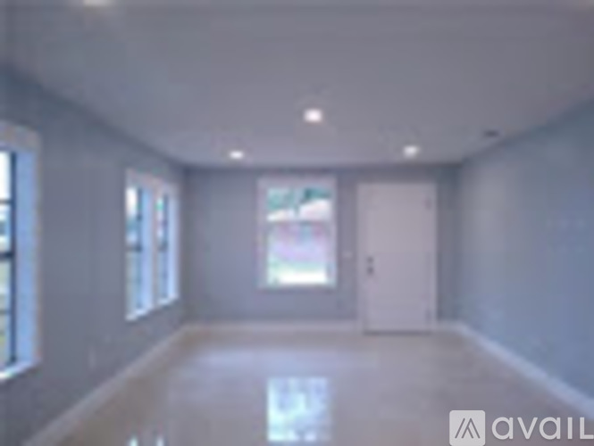 3001 E Mc Berry St 3 Beds Single Family Home for Rent - Photo gallery 2