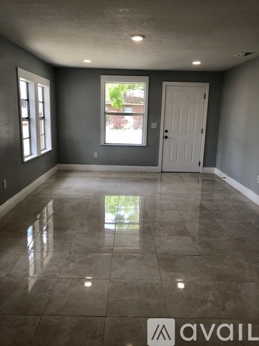 3001 E Mc Berry St 3 Beds Single Family Home for Rent - Photo gallery 3