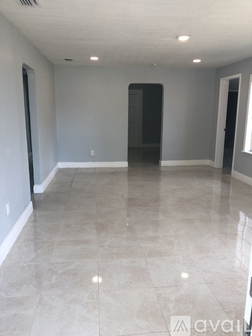3001 E Mc Berry St 3 Beds Single Family Home for Rent - Photo gallery 4