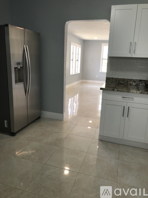 3001 E Mc Berry St 3 Beds Single Family Home for Rent - Photo gallery 5