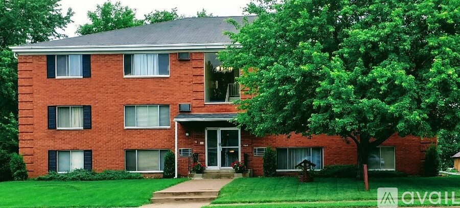 1363 County B Rd W 2 Beds Apartment for Rent - Photo gallery 4