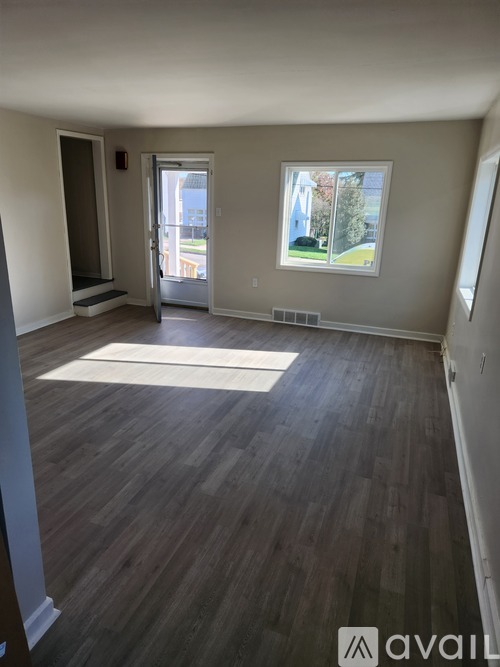 970 6th St 4 Beds Single Family Home for Rent - Photo gallery 3